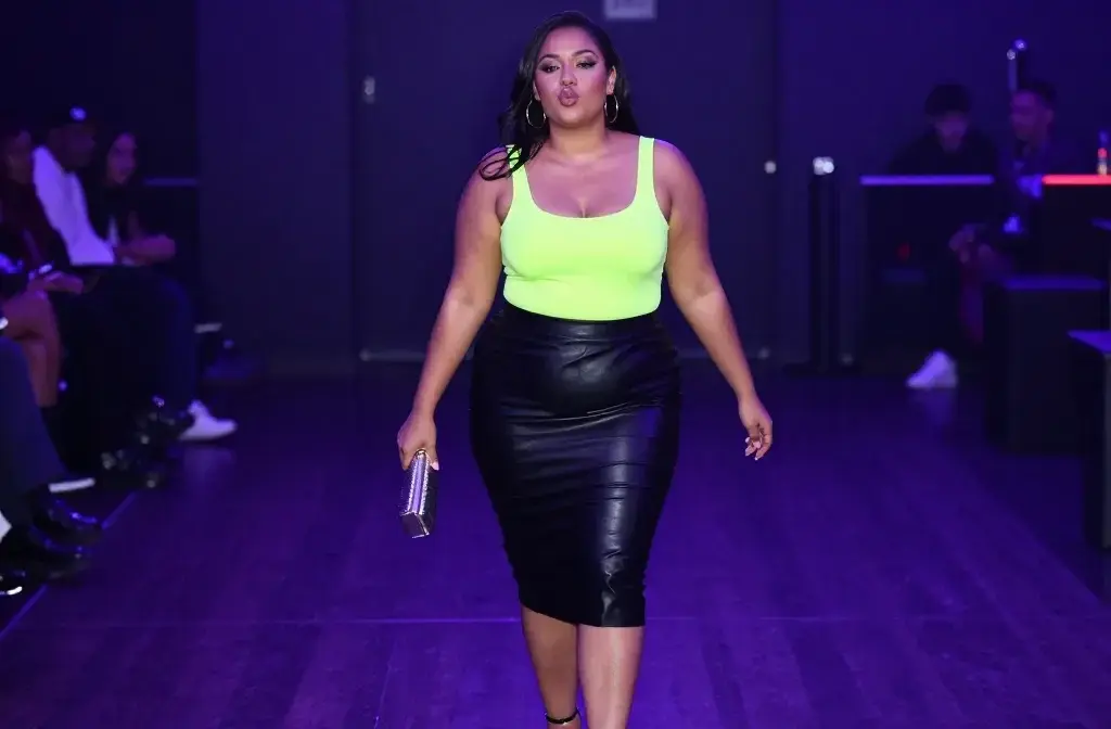 7 Midsize Club Outfit Ideas That Pop on the Floor